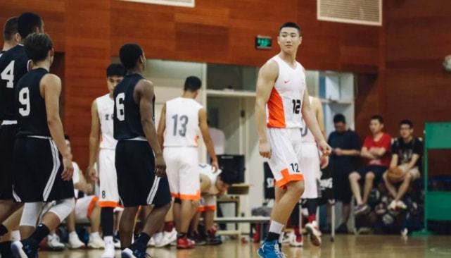 上海男篮新秀偰李永炜：NCAA是很好磨练，在慢慢适应CBA节奏