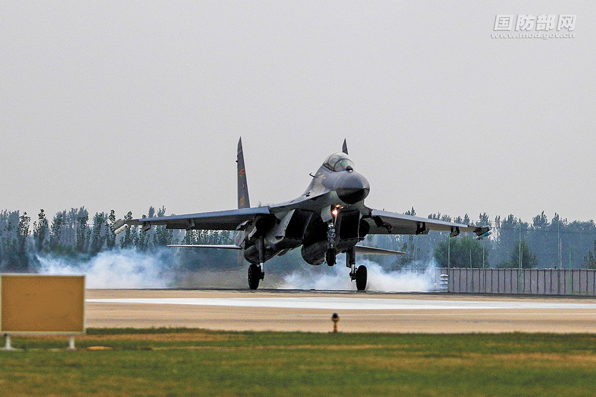 空军航空兵某团组织飞行训练